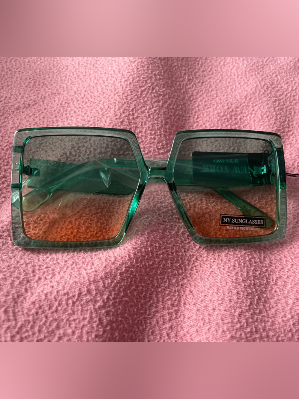 Retro Square Green Plastic Sunglasses - Green Lenses